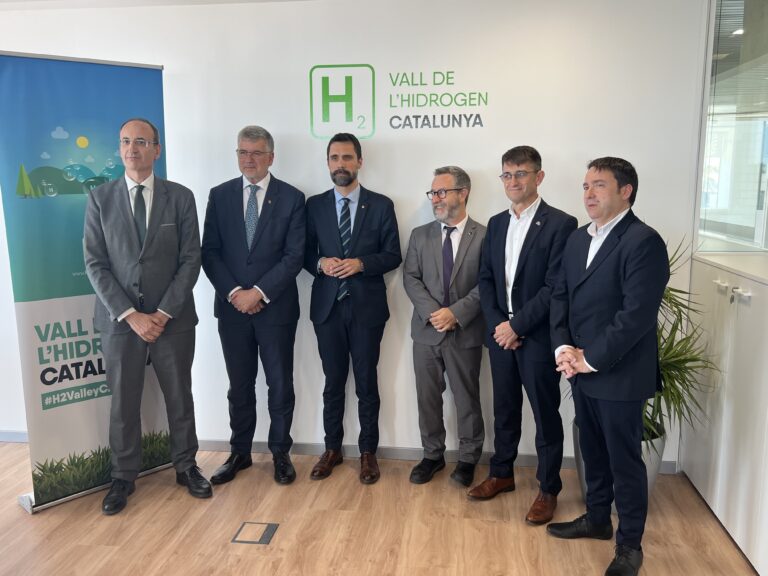 Sancho, Ricomà, Torrent, Garreta, Pallarès i Justicia, d'esquerra a dreta, durant la presentació de la seu de la Vall de l'Hidrogen de Catalunya