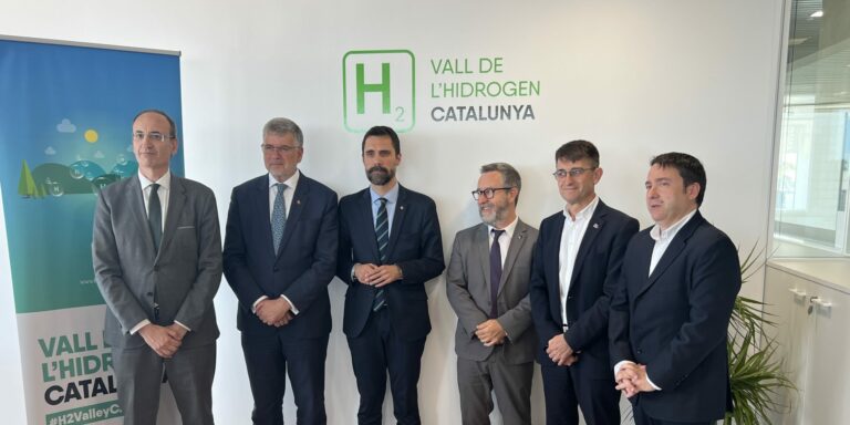 Sancho, Ricomà, Torrent, Garreta, Pallarès i Justicia, d'esquerra a dreta, durant la presentació de la seu de la Vall de l'Hidrogen de Catalunya